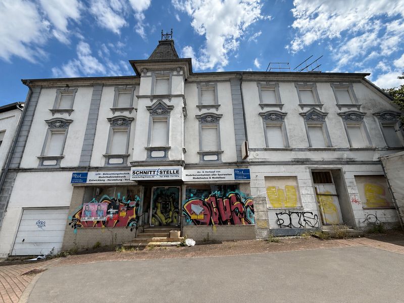 Sanierungsobjekt für Investoren – Wohn- und Geschäftshaus mit ca. 720 m² Wohnfläche